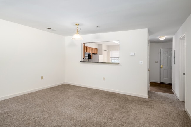 Burnt Mills Crossing in Silver Spring, MD - Foto de edificio - Building Photo