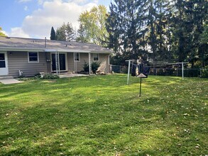 W360N7335 Brown St, Unit 7333 in Oconomowoc, WI - Building Photo - Building Photo