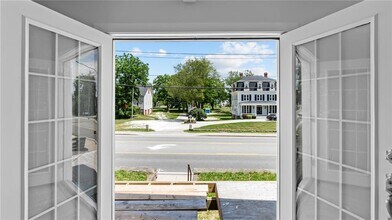 2958 E Main Rd in Portsmouth, RI - Foto de edificio - Building Photo