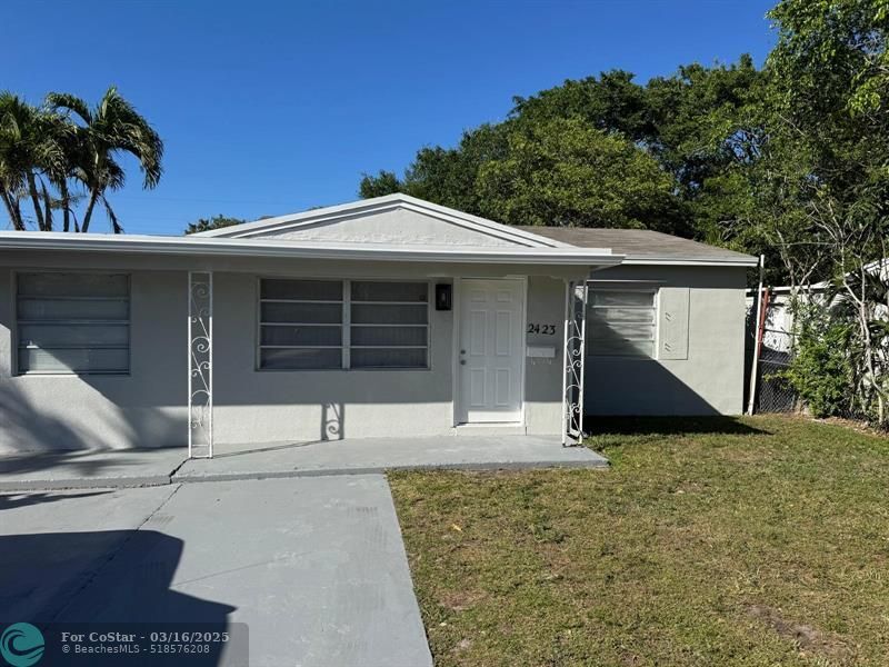 2423 Scott St in Hollywood, FL - Building Photo