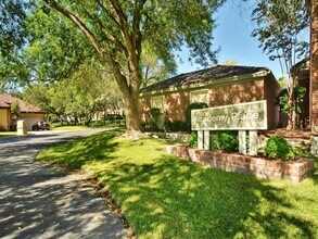 16 Tournament Way in The Hills, TX - Building Photo - Building Photo