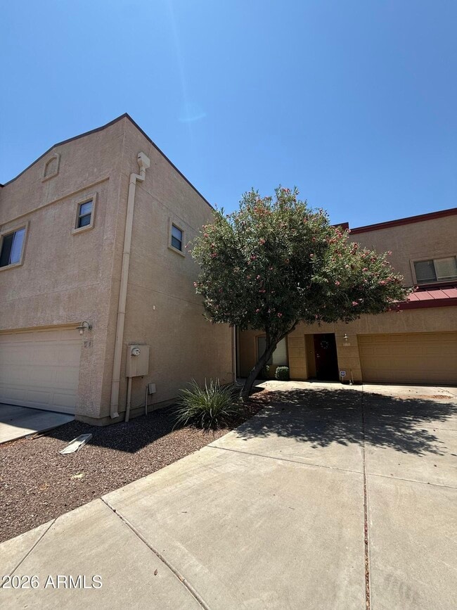 property at 1015 S Val Vista Dr