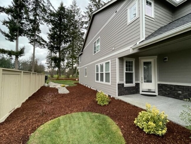 4237 Caddyshack Dr NE in Lacey, WA - Building Photo - Building Photo