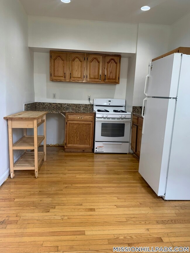 12 Wait St, Unit 1R in Boston, MA - Foto de edificio - Building Photo