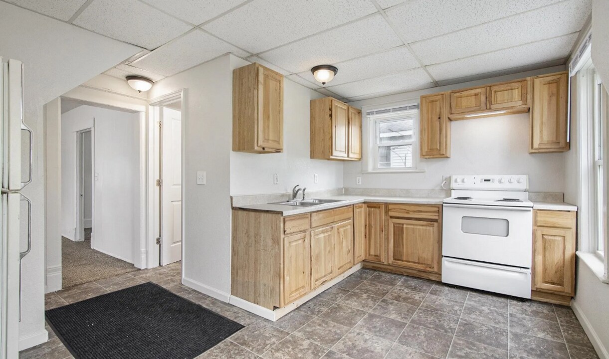 218 E River St, Unit Apt. #2 in Cadillac, MI - Building Photo