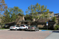 Rancho Mission Trails in San Diego, CA - Foto de edificio - Building Photo