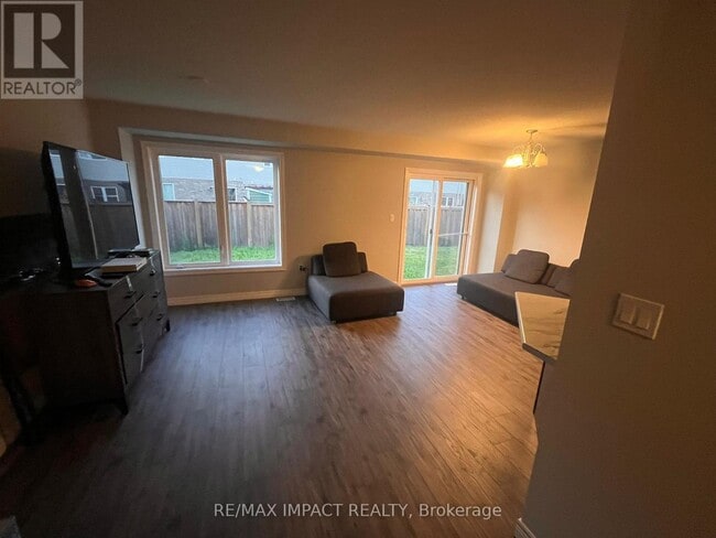 8 Cittadella Blvd in Hamilton, ON - Building Photo - Building Photo