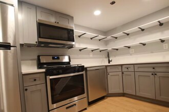 2034 Mt Vernon St in Philadelphia, PA - Building Photo - Building Photo