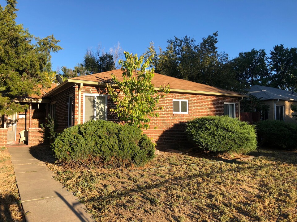 1940 Oswego st in Aurora, CO - Building Photo