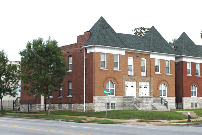 4975 Fountain Ave in St. Louis, MO - Building Photo - Building Photo