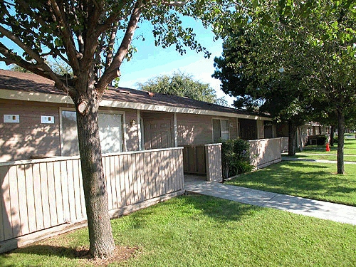 Casa Nueva in Coalinga, CA - Foto de edificio - Building Photo