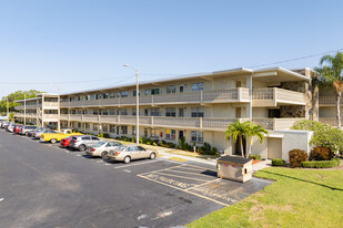 Gateway Square Condominiums in St. Petersburg, FL - Building Photo