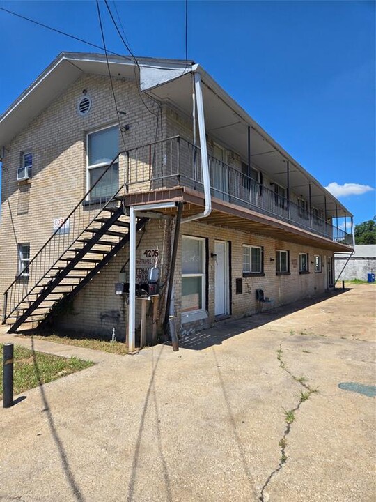 4205 Metropolitan Ave in Dallas, TX - Building Photo