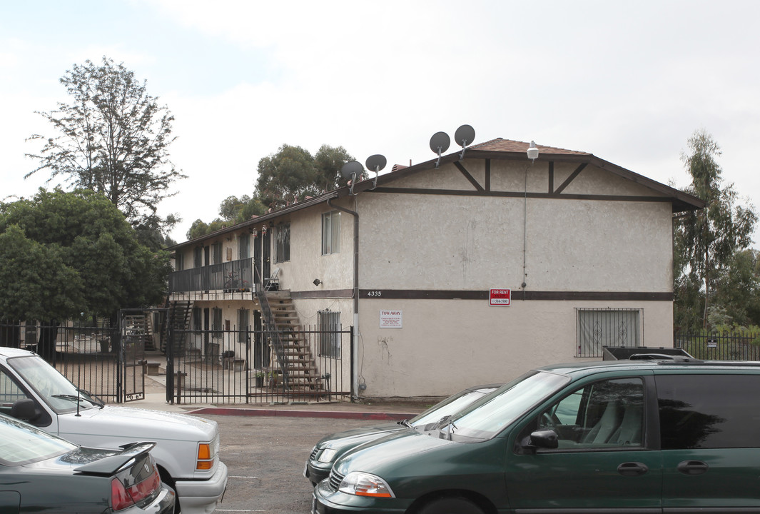 Hilltop Cove Apartments in San Diego, CA - Building Photo