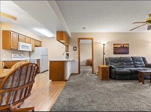 401 SE Lowell Dr, Unit #2 in Ankeny, IA - Building Photo - Building Photo