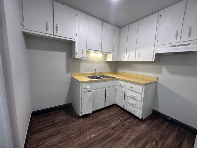 28 Delaware Ave in Danville, IL - Building Photo - Building Photo