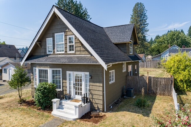 519 N 5th St in Shelton, WA - Building Photo - Building Photo