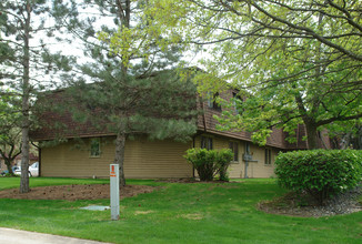 Brentwood Park Apartments in Fort Wayne, IN - Building Photo - Building Photo