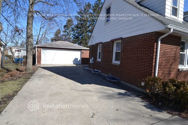 1111 Brookwood St in Bensenville, IL - Building Photo - Building Photo