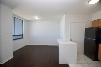 1330 West Ave, Unit 3305 in Miami Beach, FL - Foto de edificio - Building Photo