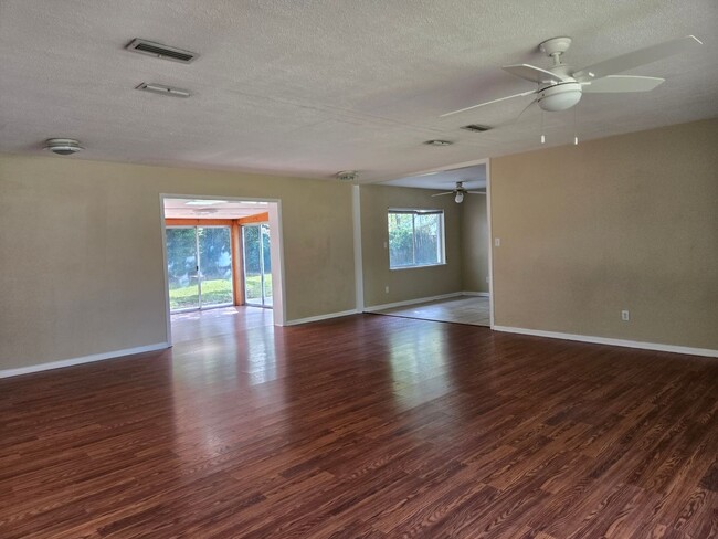 2201 NW 36th Dr in Gainesville, FL - Building Photo - Building Photo