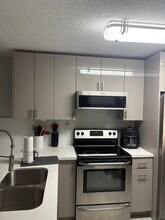 214 City View Dr in Fort Lauderdale, FL - Building Photo - Building Photo