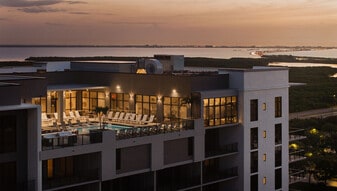 Park & Main in St. Petersburg, FL - Building Photo