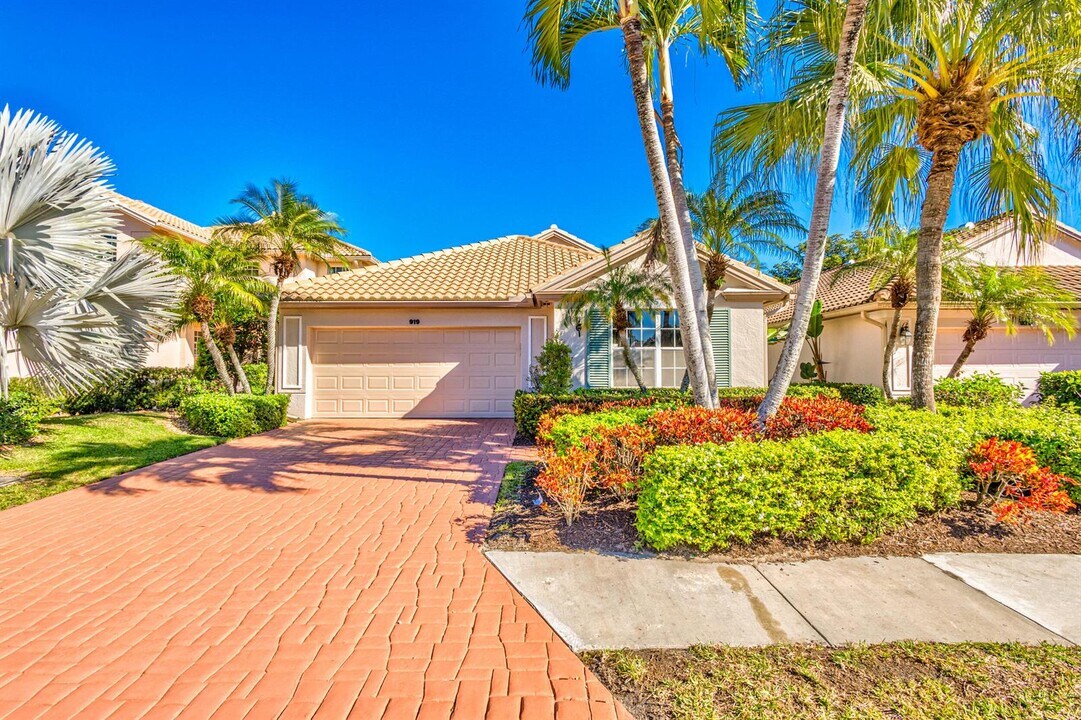 919 Augusta Pointe Dr in Palm Beach Gardens, FL - Building Photo