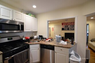 62 Egmont St, Unit 3 in Brookline, MA - Foto de edificio - Building Photo