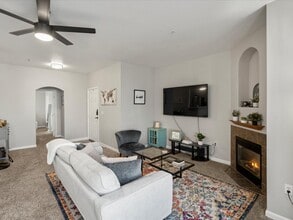 5726 N Genoa Way in Aurora, CO - Building Photo - Building Photo