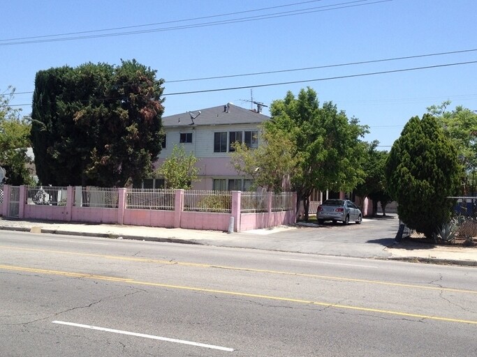 6330 Vineland Ave in North Hollywood, CA - Building Photo