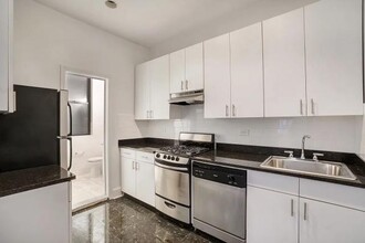 64 W 9th St in New York, NY - Building Photo - Building Photo