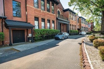 426 2nd Ave SE in Hickory, NC - Foto de edificio - Building Photo