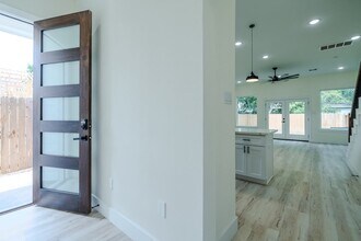 7002 Sidney St in Houston, TX - Building Photo - Building Photo