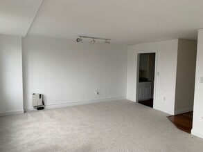 10500 Rockville Pike in Rockville, MD - Building Photo - Building Photo