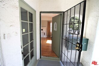 329 N Ogden Dr in Los Angeles, CA - Foto de edificio - Building Photo