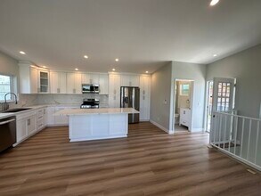 18012 Bullock St in Encino, CA - Building Photo - Building Photo