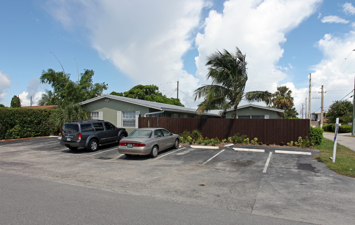 59 NW 37th St in Oakland Park, FL - Foto de edificio