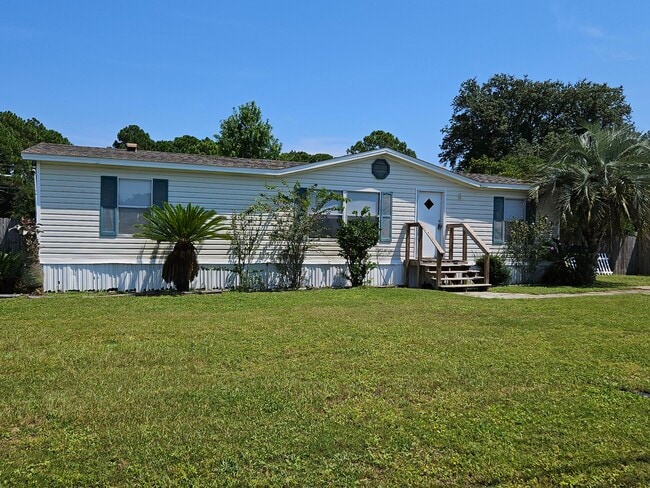 2242 Calle De Cantabria in Navarre, FL - Building Photo - Building Photo
