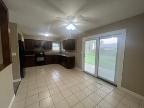 108 Sorrento Villa in Springfield, IL - Building Photo - Building Photo