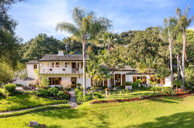 property at 4005 Lago Dr