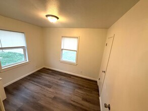 429 SE 11th St in Newton, KS - Building Photo - Building Photo