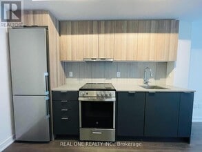 8-428 Tippett Rd in Toronto, ON - Building Photo - Building Photo