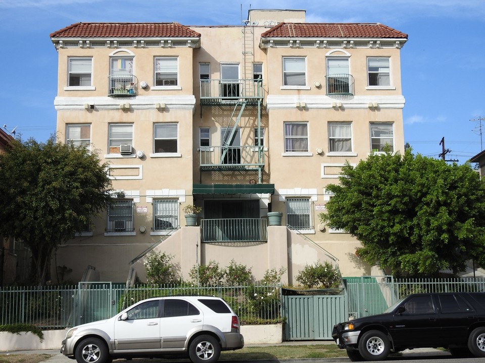 Gillman Studio Apartments in Los Angeles, CA - Building Photo