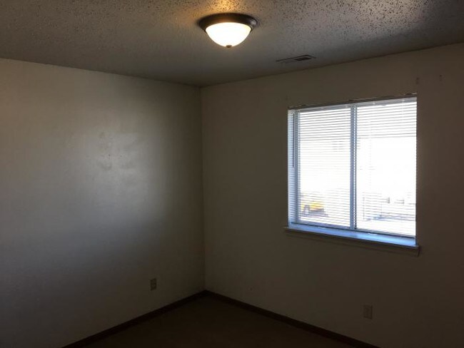 115 Sugar Creek Ln-Unit -1 in North Liberty, IA - Building Photo - Building Photo