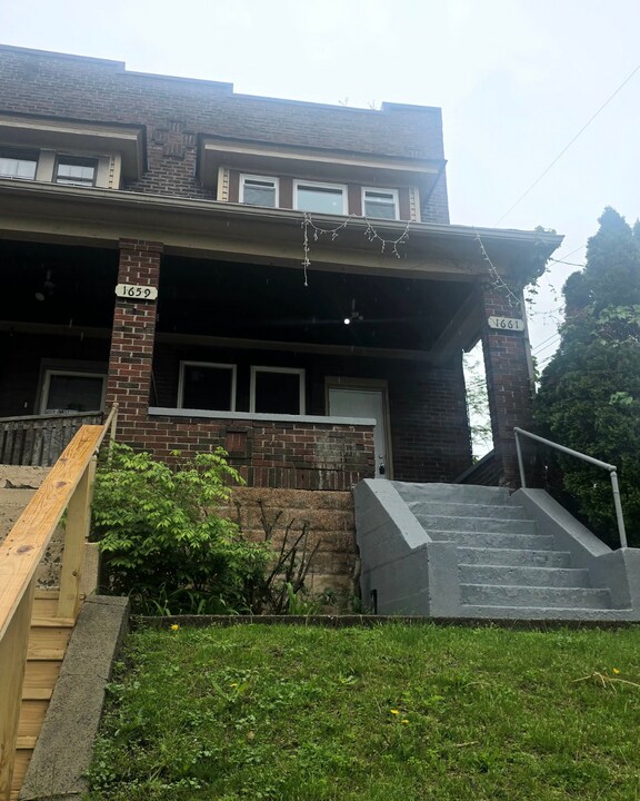 1661 Methyl St in Pittsburgh, PA - Building Photo