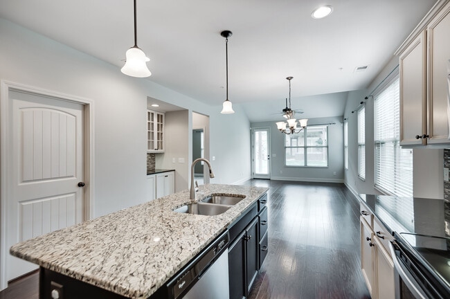 141 Ambassador Private Cir in Hendersonville, TN - Foto de edificio - Building Photo