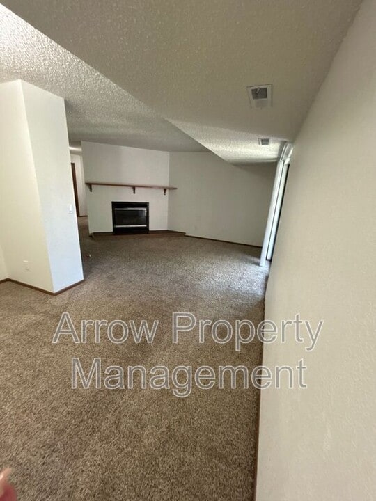 205 E Arbor Ave in Bismarck, ND - Building Photo