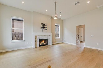 6133 Florencia Ln in Austin, TX - Building Photo - Building Photo