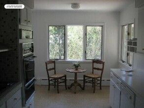 6 Scotts Landing Rd in Southampton, NY - Building Photo - Building Photo